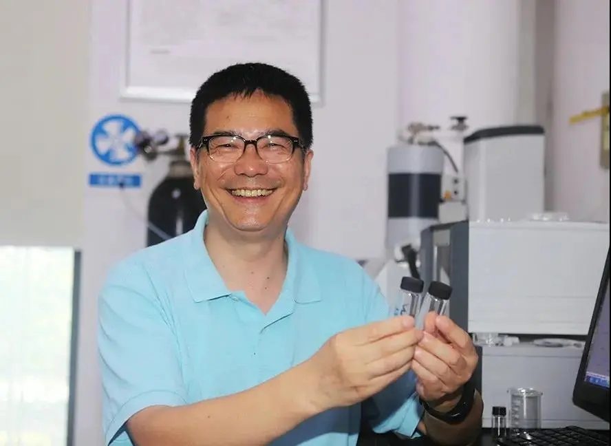 创造历史！2位顶尖大学教授，获国际大奖！