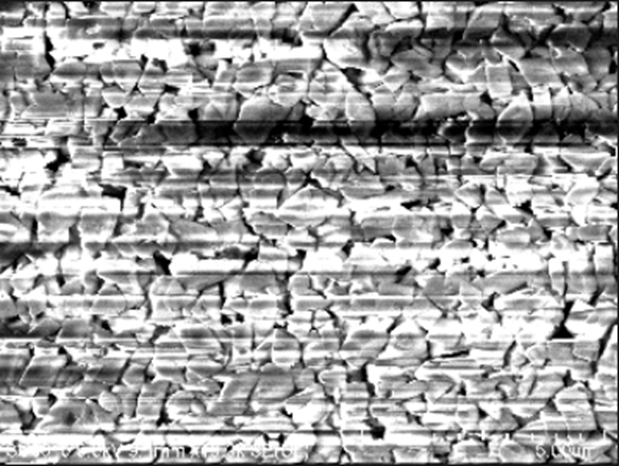 别让荷电效应毁了电镜图！非金属/高分子样品的救场指南